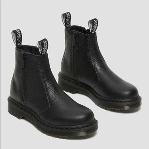 Dr Martens 2976 WOMEN'S LEATHER ZIPPER CHELSEA BOOTS